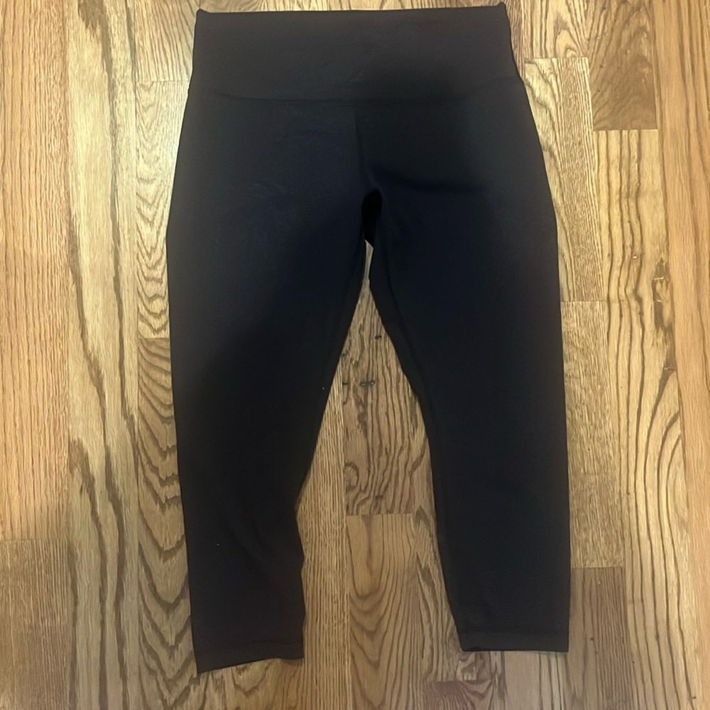 Excellent used condition cropped lululemon leggings